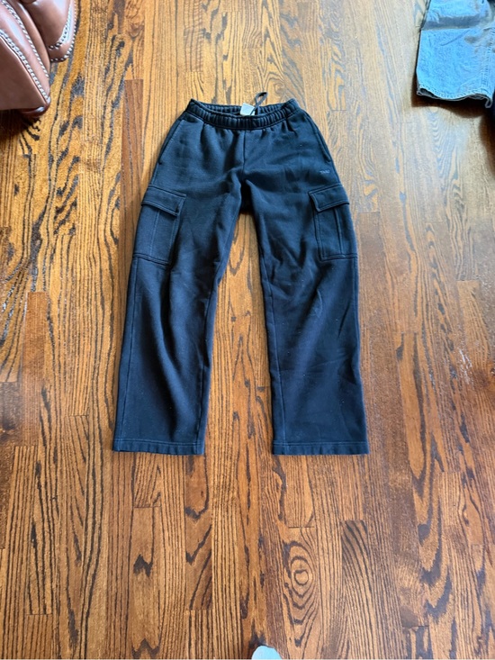 Aritzia Pants - Aritzia Wide-Leg Black Cargo Sweatpants